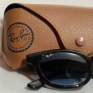 Ray Ban unisex sunglasses in brown with case